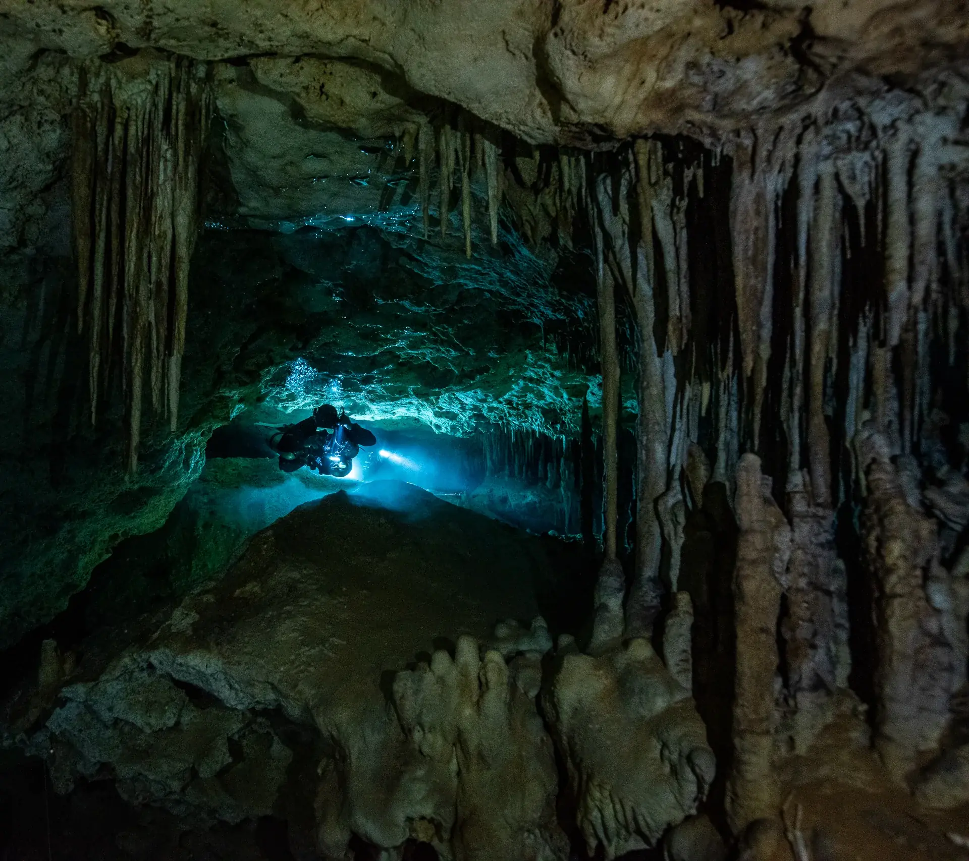 Intro to Cave training with overhead-environment control and line work