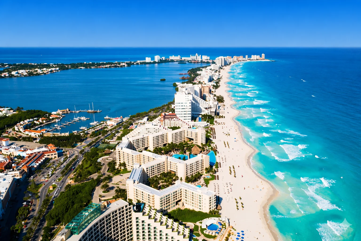 Place feel and large-scale tourism atmosphere in Cancun