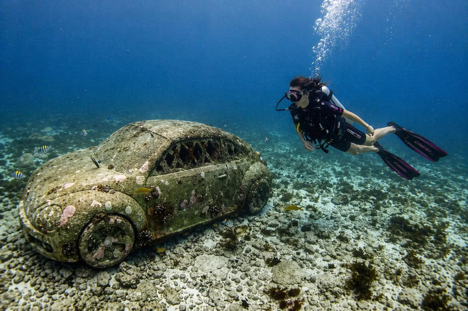 Relaxed daily rhythm and beach life on Isla Mujeres